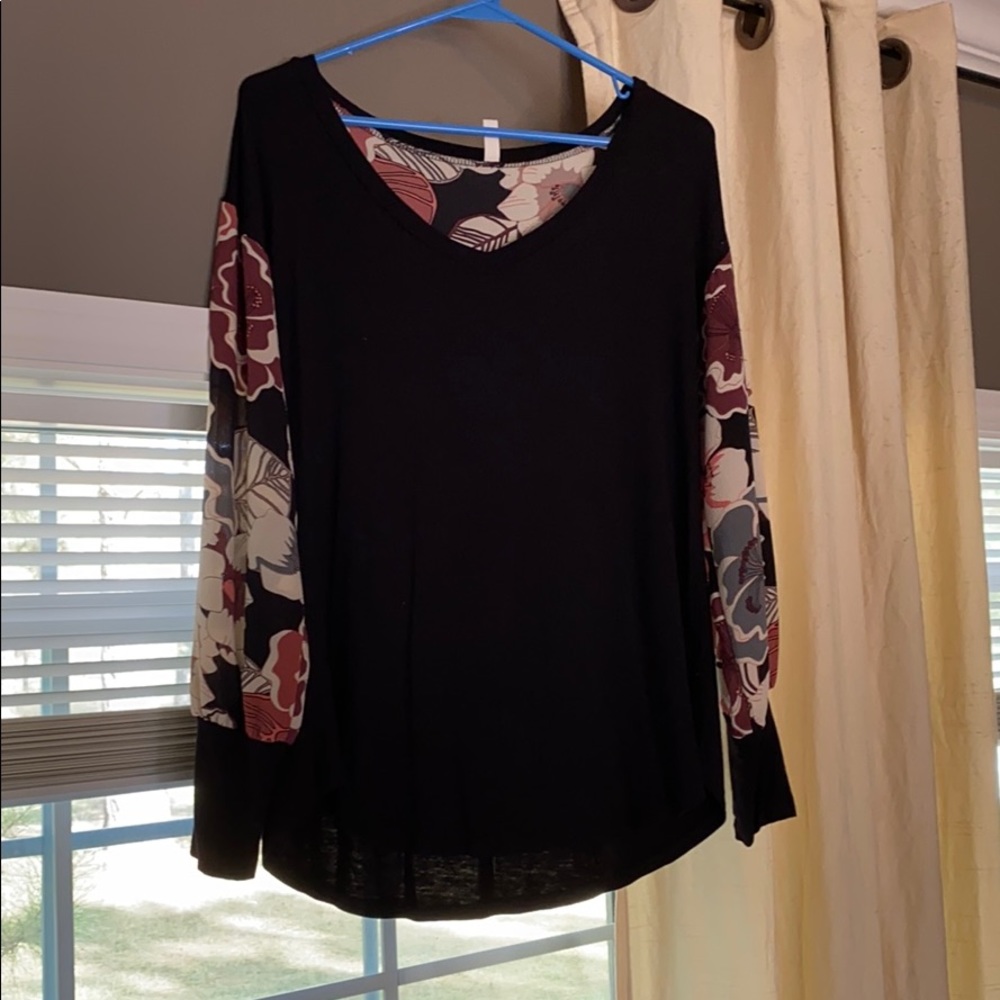 Long sleeve dressy shirt.